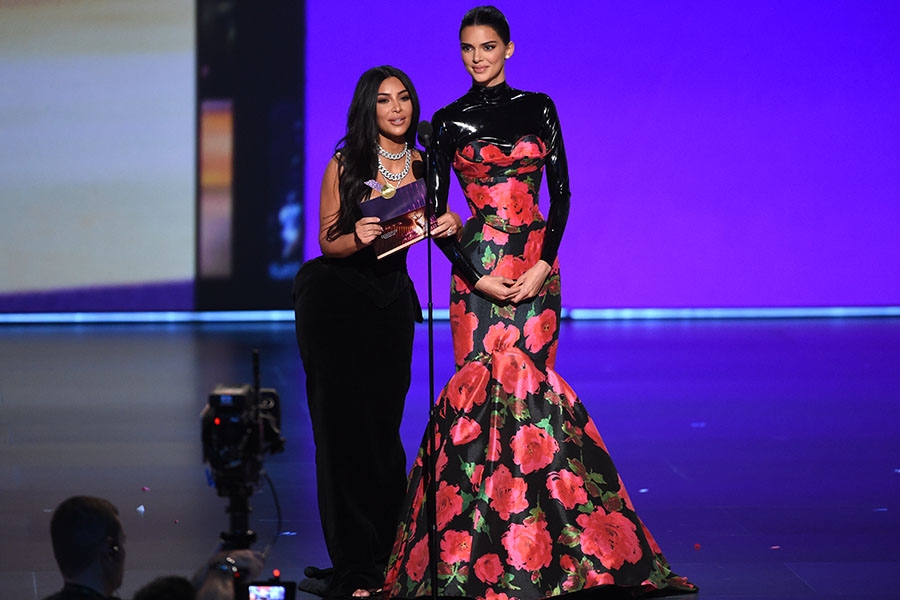 Kim Kardashian West And Kendall Jenner Present An Award At