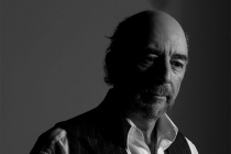 Richard Schiff will portray a version of Odin Allfather we've never seen  before: a jealous, obsessed, cruel tyrant, and beneath it all, someone  hurt, haunted and lost 👁 : r/GodofWar